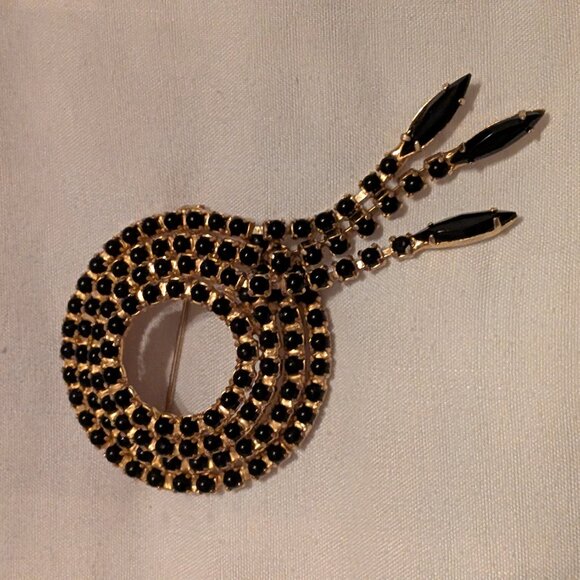 Vintage Brooch Pin Black Glass Faceted Stones Chain Gold Tone - Picture 3 of 5